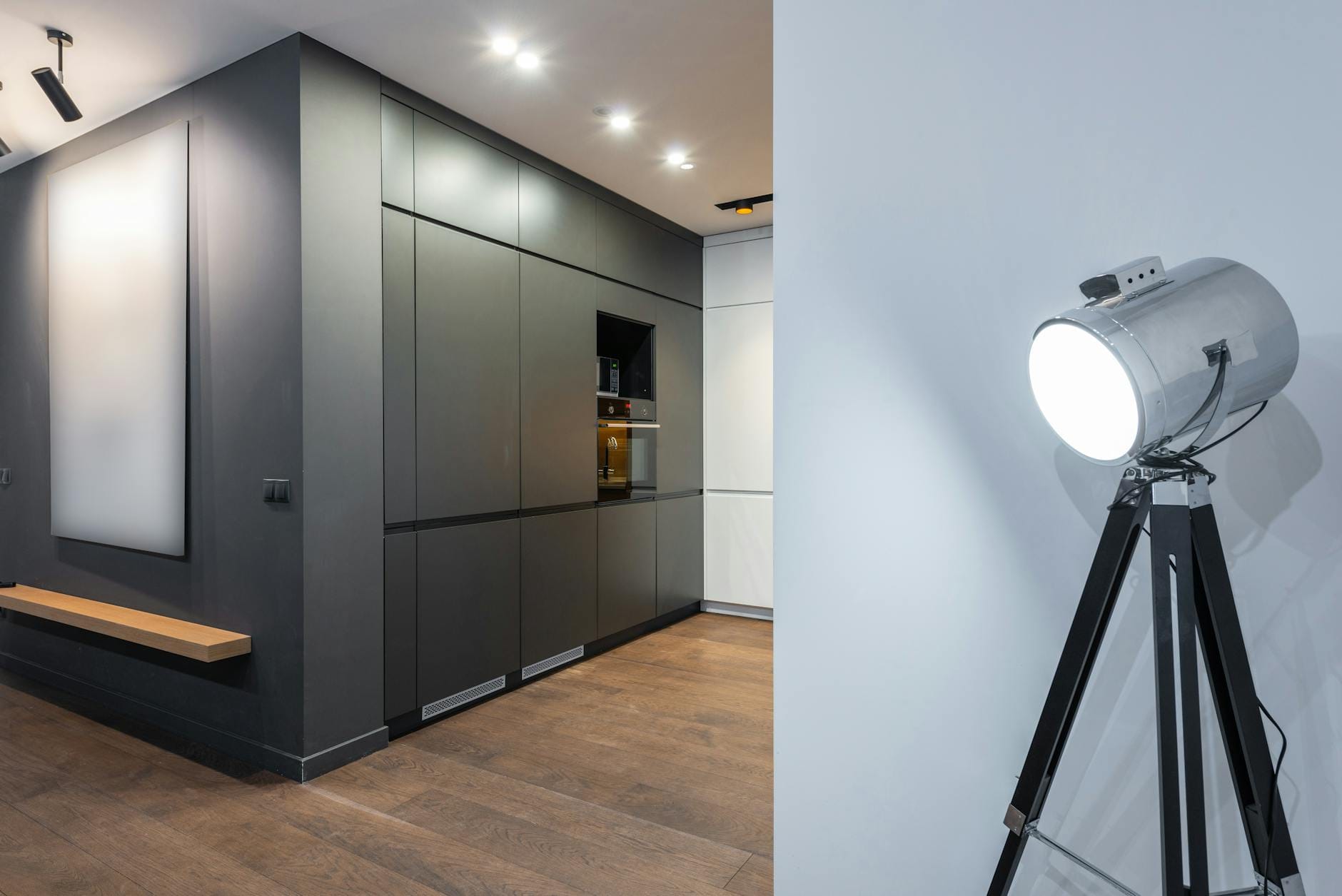 Nowoczesna minimalistyczna kuchnia oświetlona energooszczędnymi lampami LED